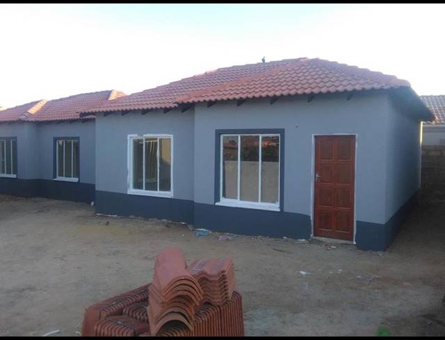 2 BEDROOM TOWNHOUSE FOR SALE IN CHIAWELO